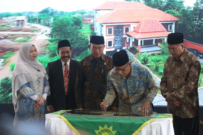 Haedar Nashir meresmikan Pondok Pesantren Internasional Abdul malik Fadjar